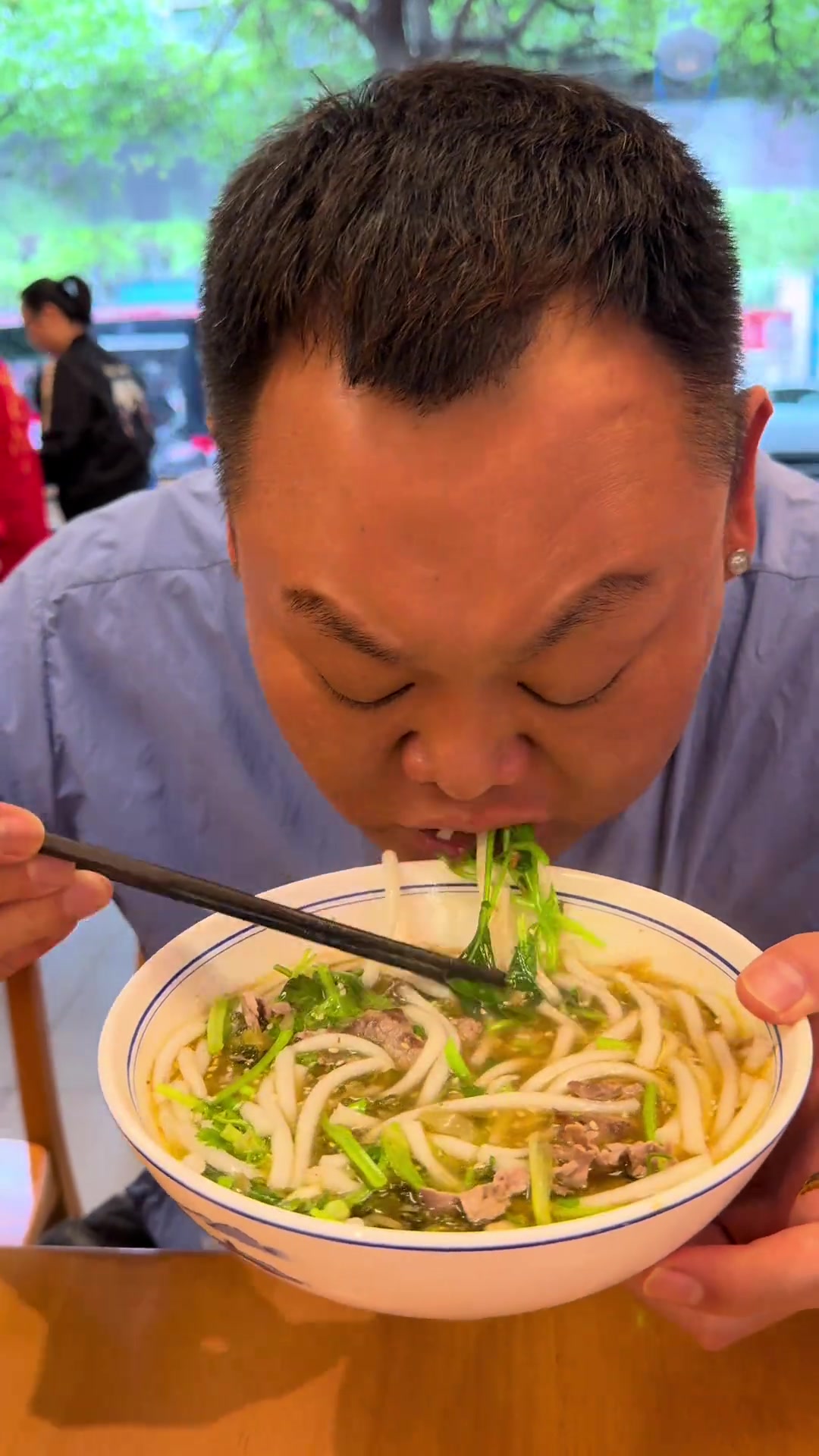 贵州也有自己的米线,牛肉米线