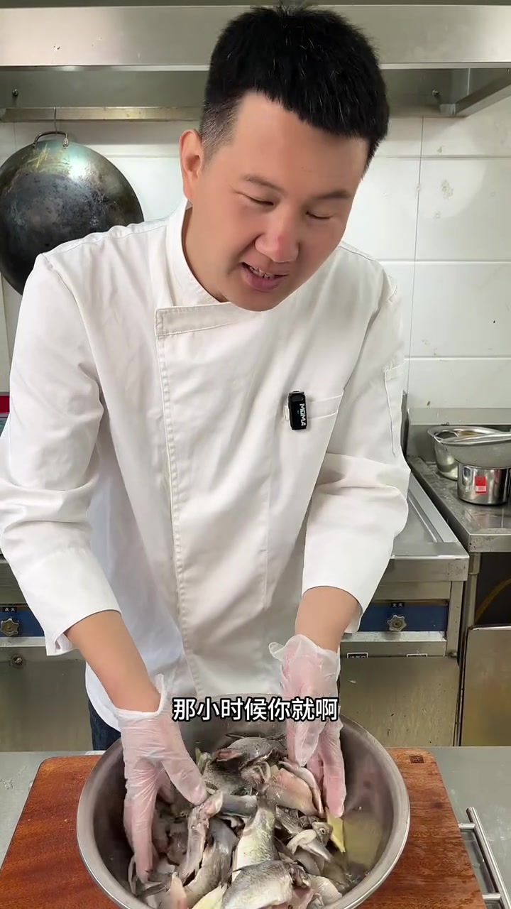 15年钓鱼经验教你炸出酥脆小鲫鱼连刺都能吃