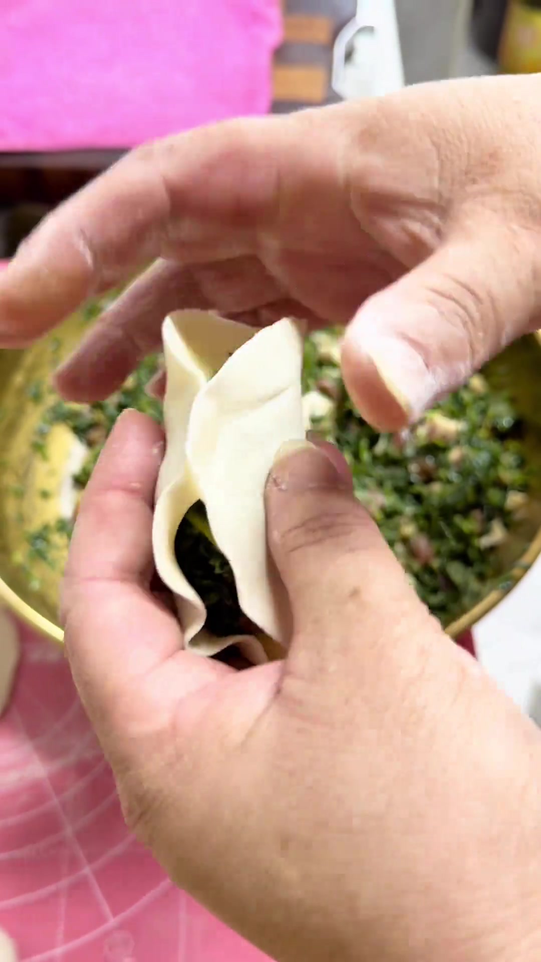 今天用冻的山麻楂包个包子,没放海鲜也是溜鲜