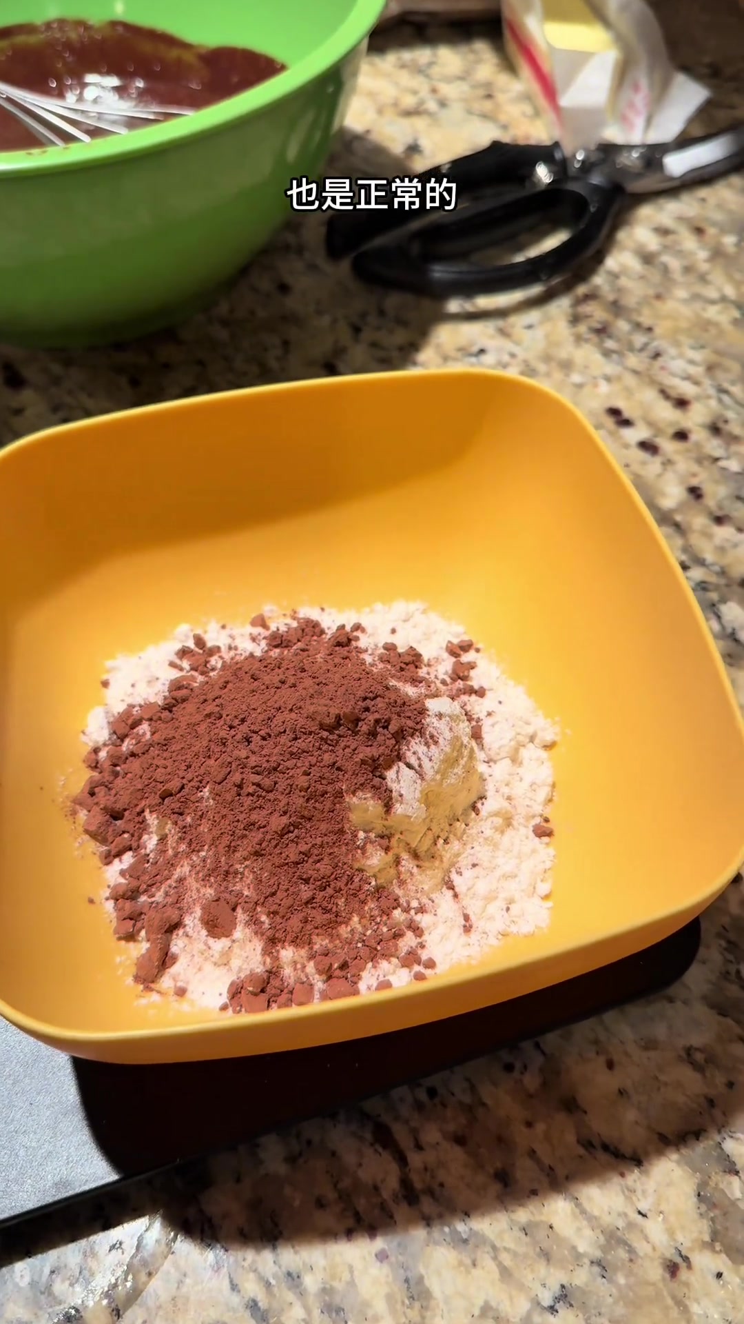 有手就行生巧坚果布朗尼教程来啦巧克力和冬天的适配度100%！爱吃布朗尼的和爱吃生巧的这次可