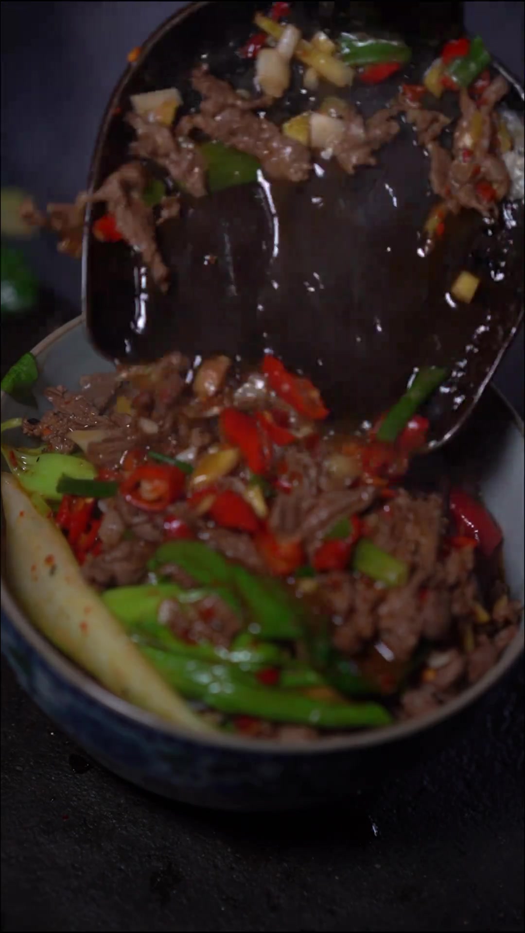 用新鲜牛肉和蔬菜做江西特色牛肉粉,开启美好一天