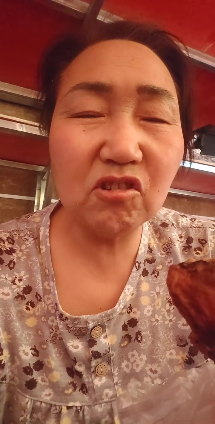 感谢新汉有鸡腿吃这些话啥意思你品