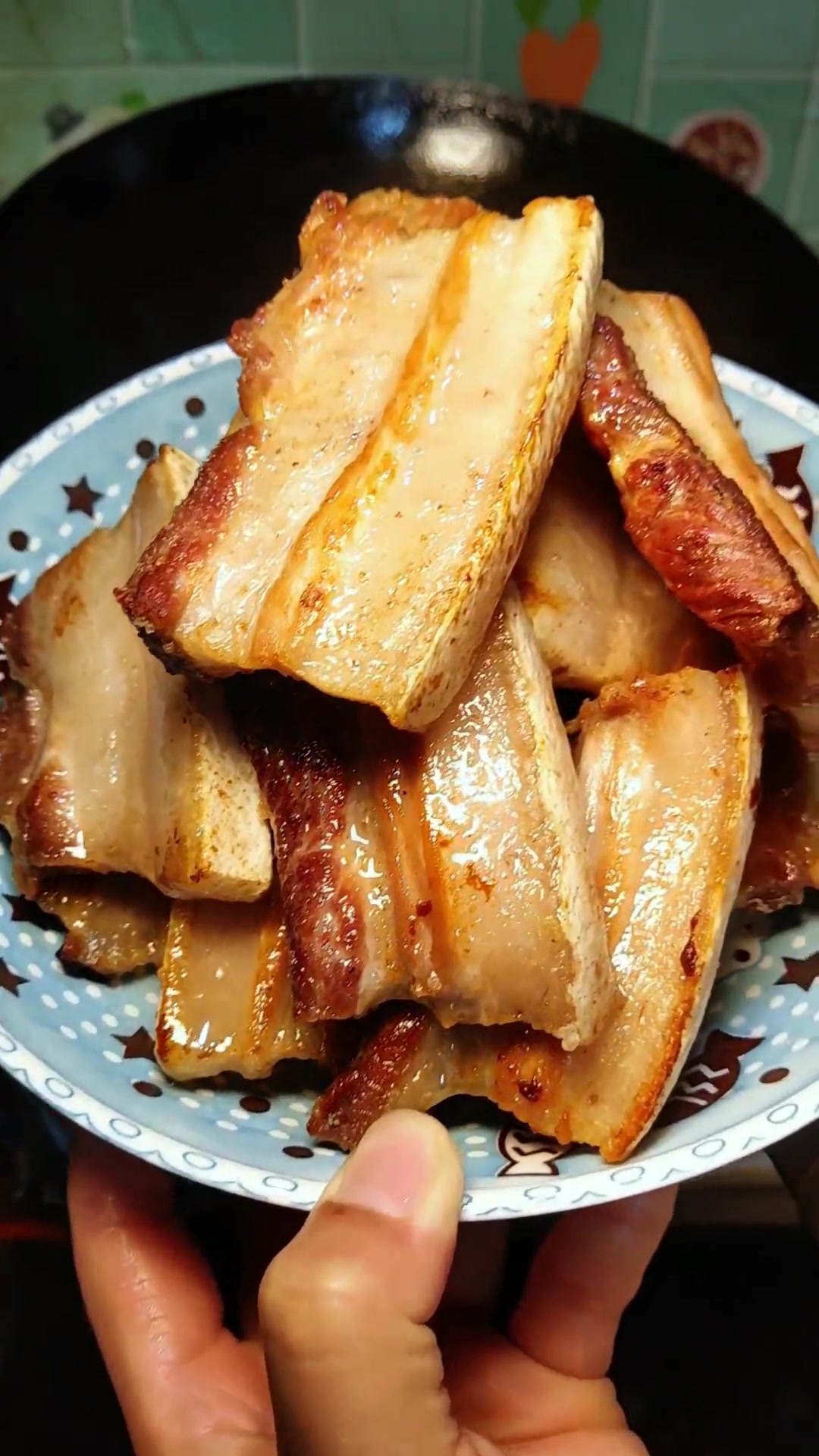 不知道吃什么菜的,一定要试试这个把子肉,香迷糊了,肥而不腻.瘦而不柴,软烂入味,搭配米饭绝