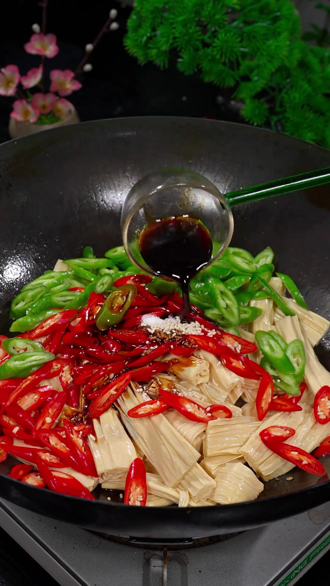 教你做香辣下饭的辣炒腐竹