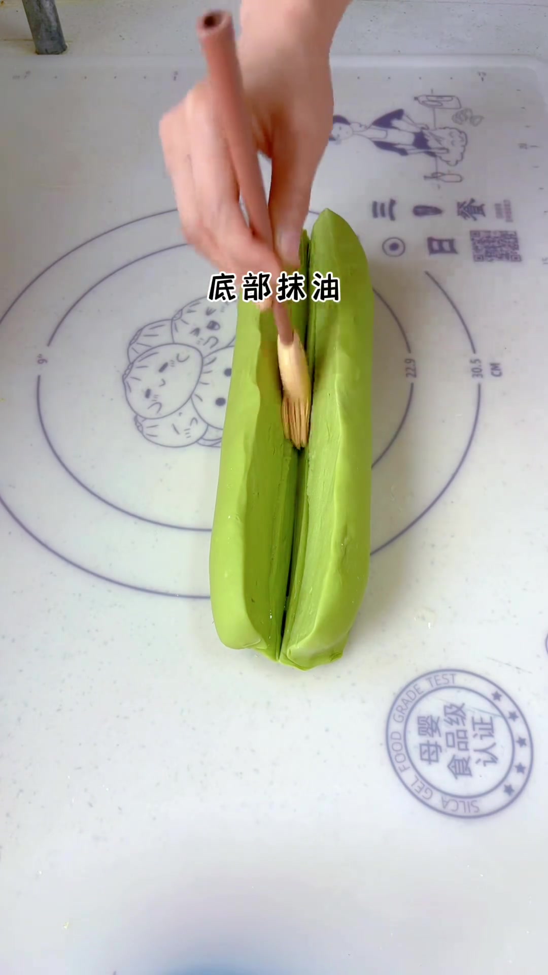 今天做的斑斓椰香开花大馒头,面食的花样太多了,每天不重样做不完根本做不完,而且是越做越上瘾