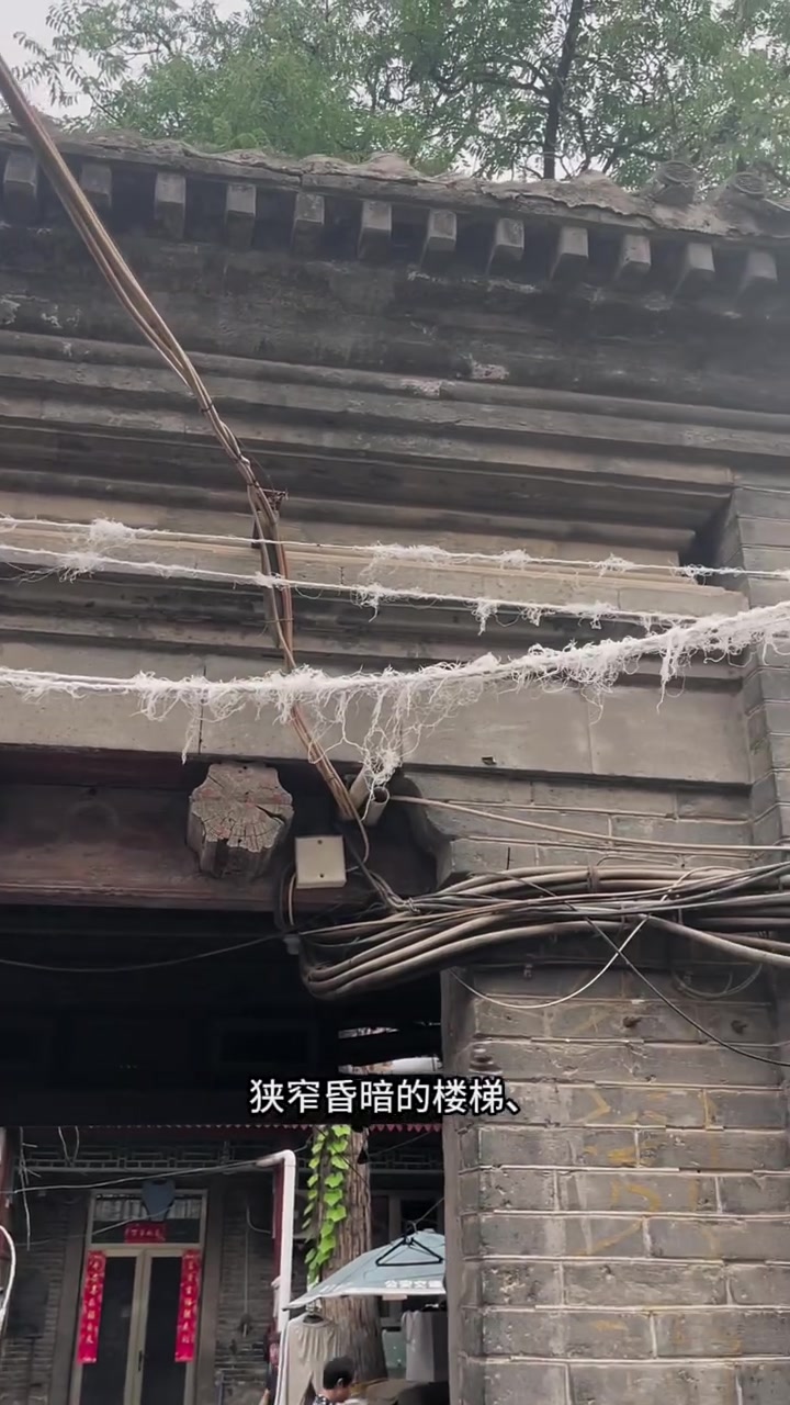 漫步在京城的新文化街,39号院的身影格外引人注目。它静静伫立,宛如一部无言的史书,默默诉说