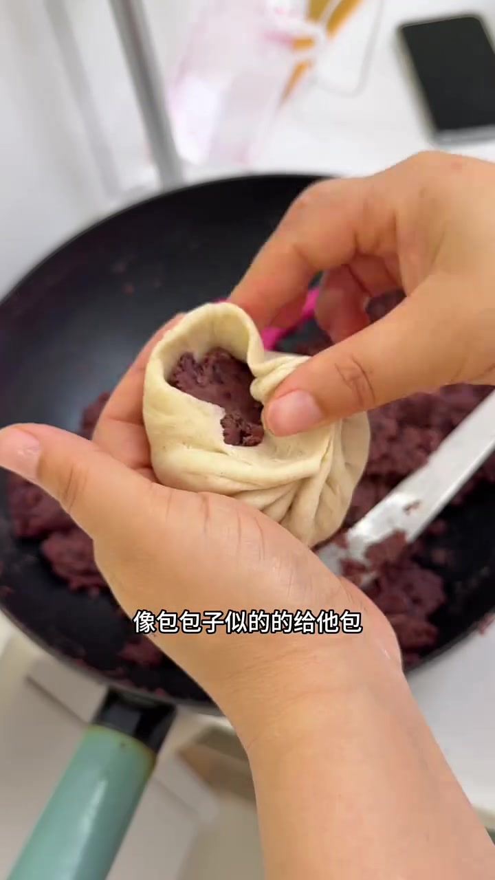 「全麦玫瑰豆沙包」配「广式牛杂牛肉煲」今早餐真是挺硬的也都是我爱吃的 早餐