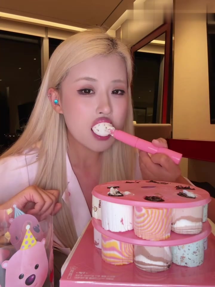 冰淇淋蛋糕？！小韩很火的冰淇淋蛋糕试吃！