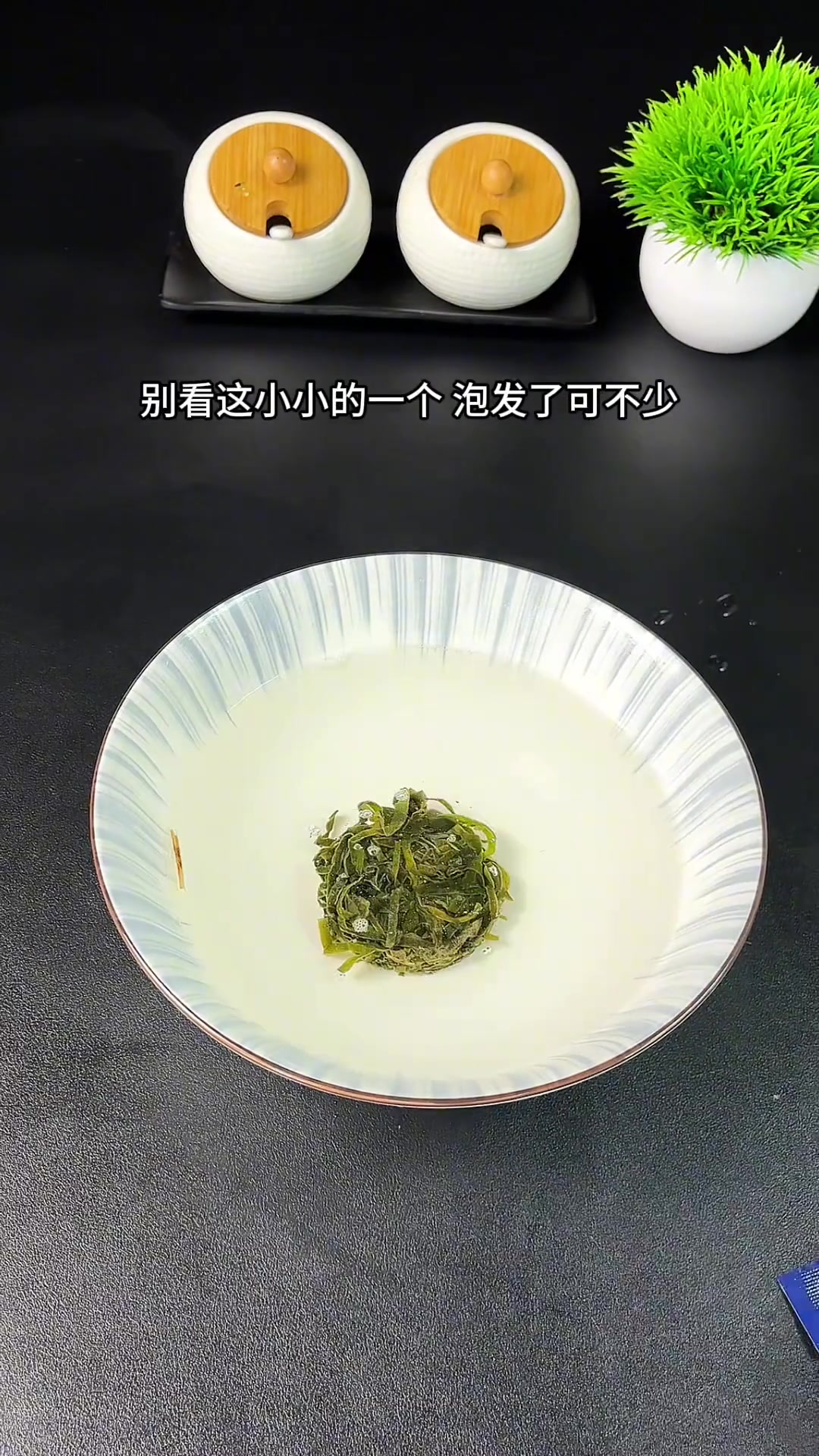 天热了我家总喜欢各种凉拌菜，凉拌海带丝这样做特别香