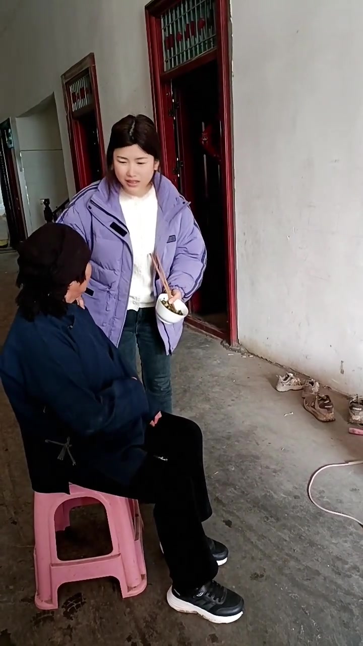 嫂子坐月子婆婆让吃咸菜儿媳霸气回怼