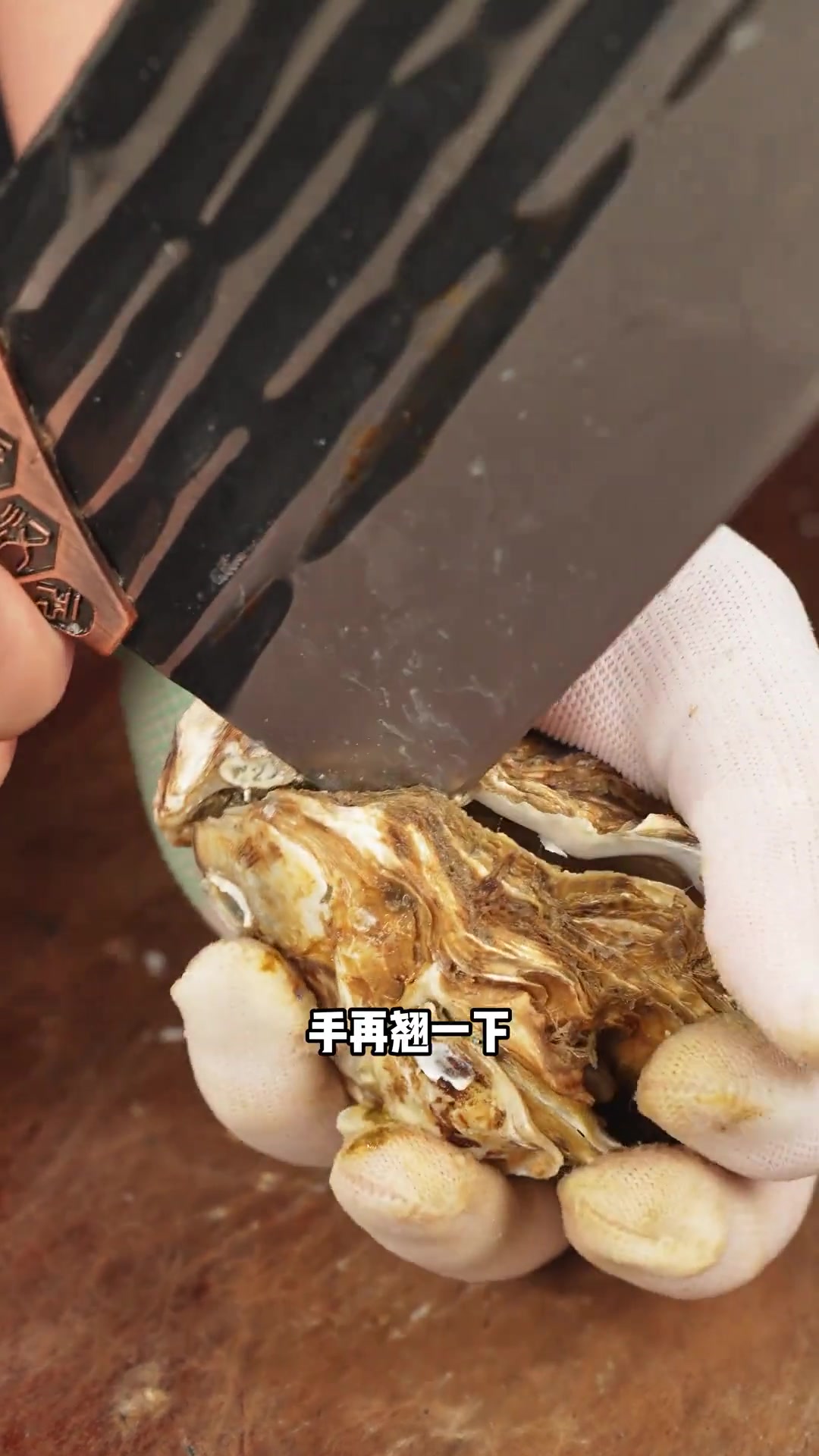 蒜蓉烤生蚝是夜宵挚爱，这样做简单美味