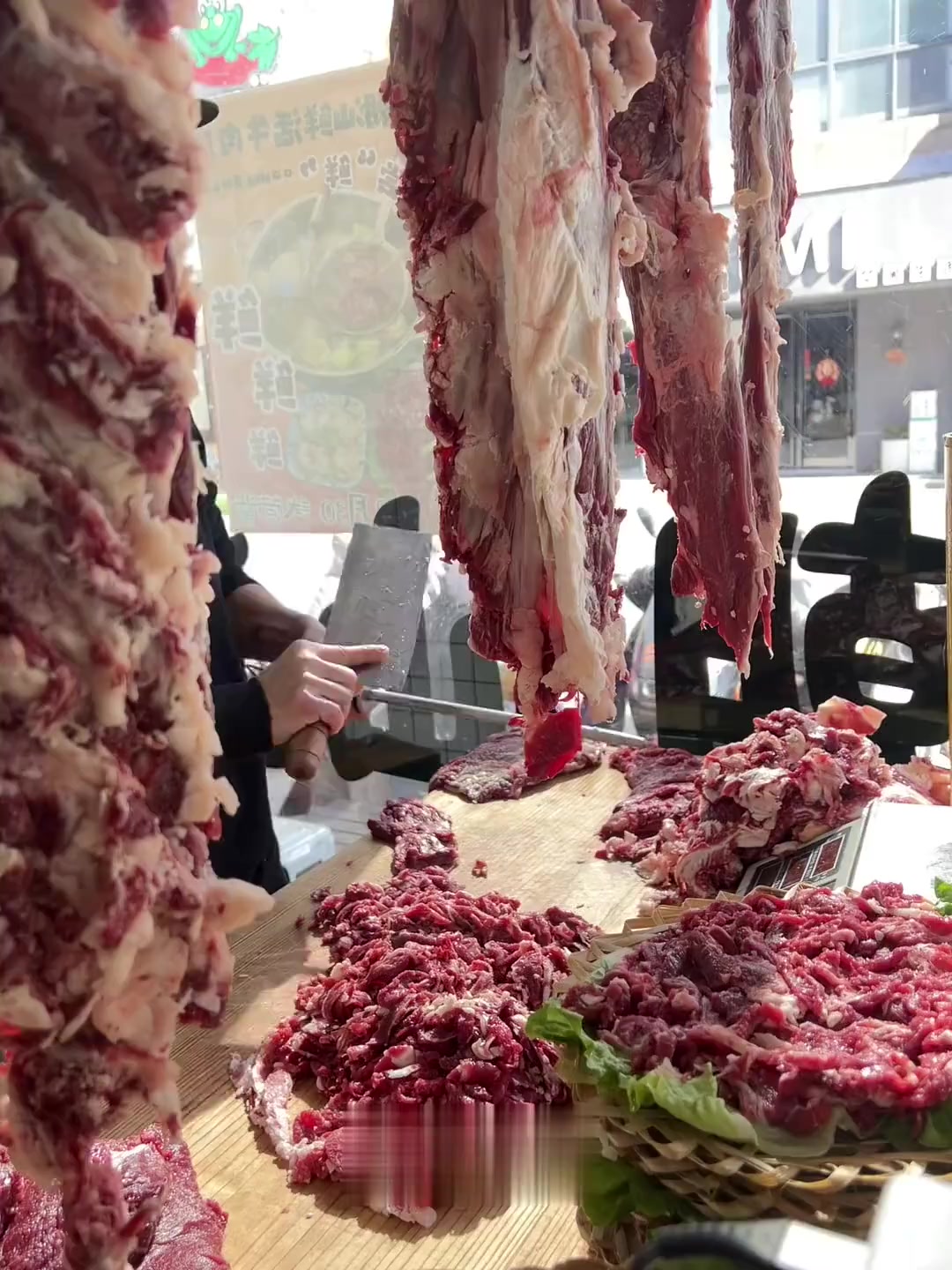 我居然在一个牛肉铺子里吃了顿火锅！