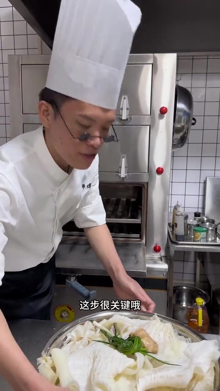 酒店里大厨泡发鱼翅的做法与你分享,满满的干货,记得点赞收藏起来