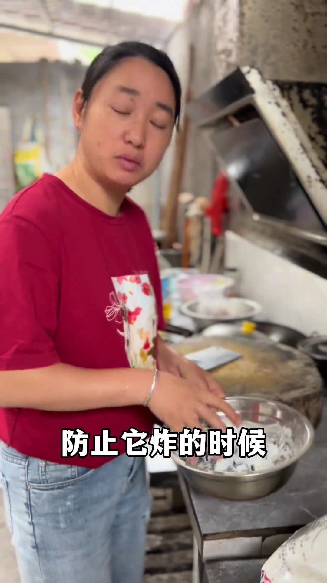 跟着幺妹一起煮蕨根糍粑,还不会的赶紧学起来