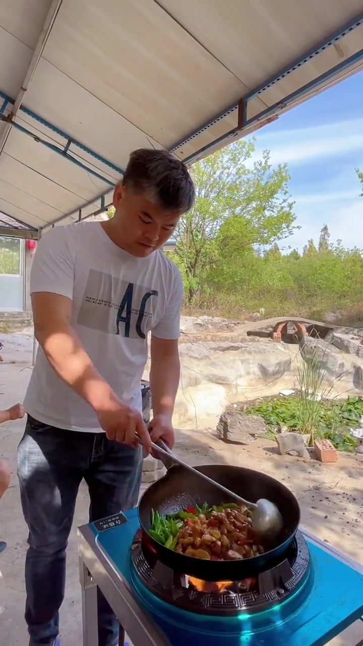 辣炒黑鱼吃着太香了，有点费酒的菜……