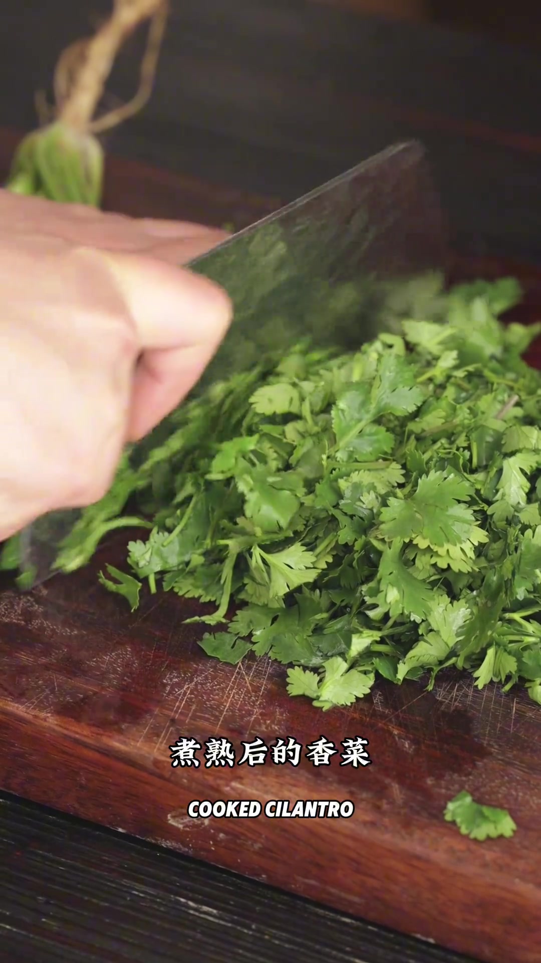 抱歉俄罗斯人!我能把这道格鲁吉亚炖鸡做得更好吃!对于喜欢香菜的朋友们,这道菜简直就是天堂!