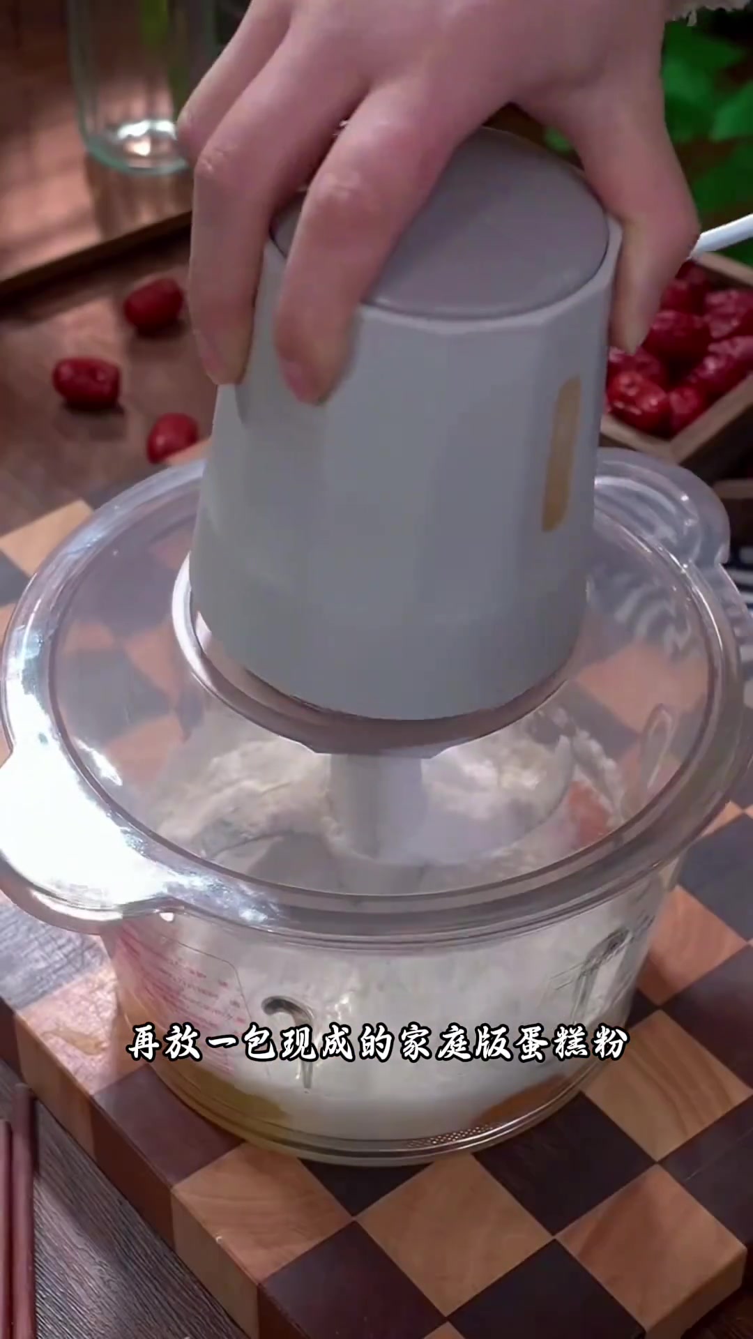 用电饭锅也能烤蛋糕!鸡蛋+纯牛奶+蛋糕粉,搅一搅40分钟出锅,蓬松绵密超惊艳!