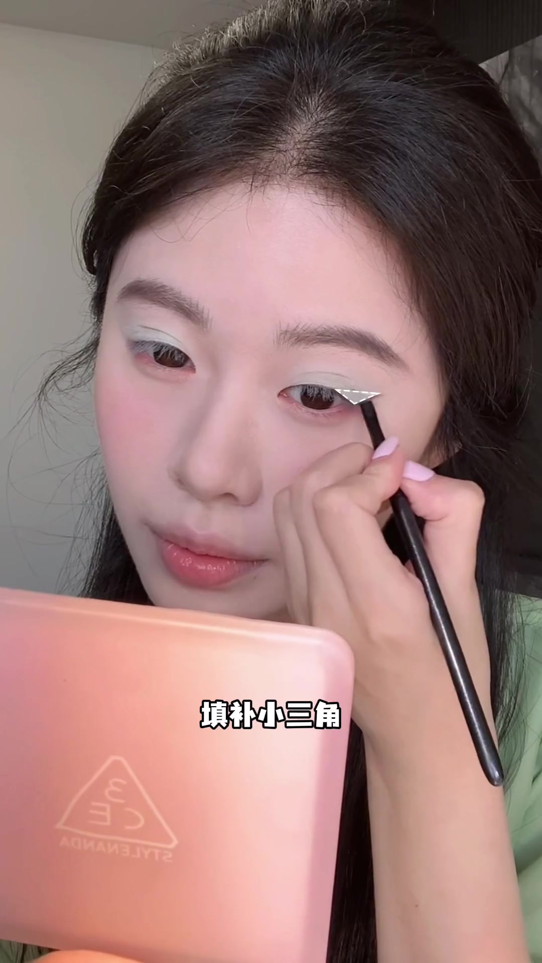 新中式荷花妆,清冷古风妆容分享,画中走出来的古典美