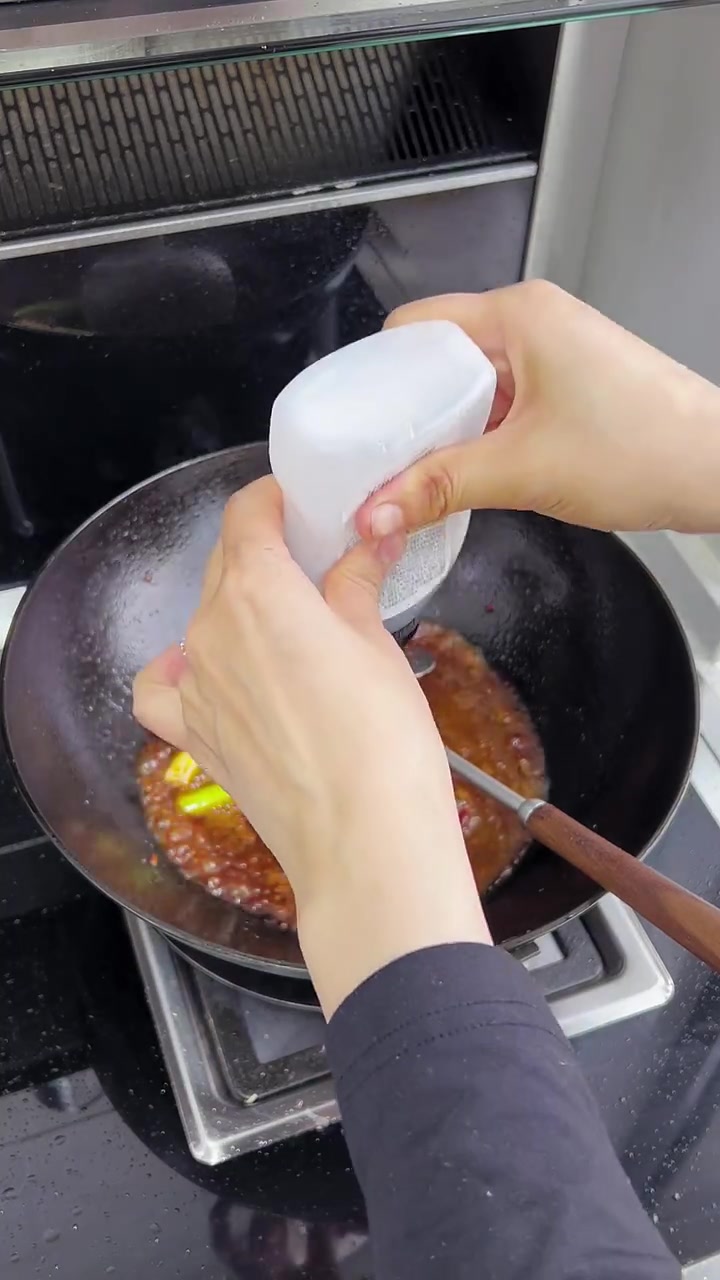 苍天啊怎么会有这么好吃的东西鹅蛋拌土豆我现在也爱吃。还有这个山野菜猫爪子都行
