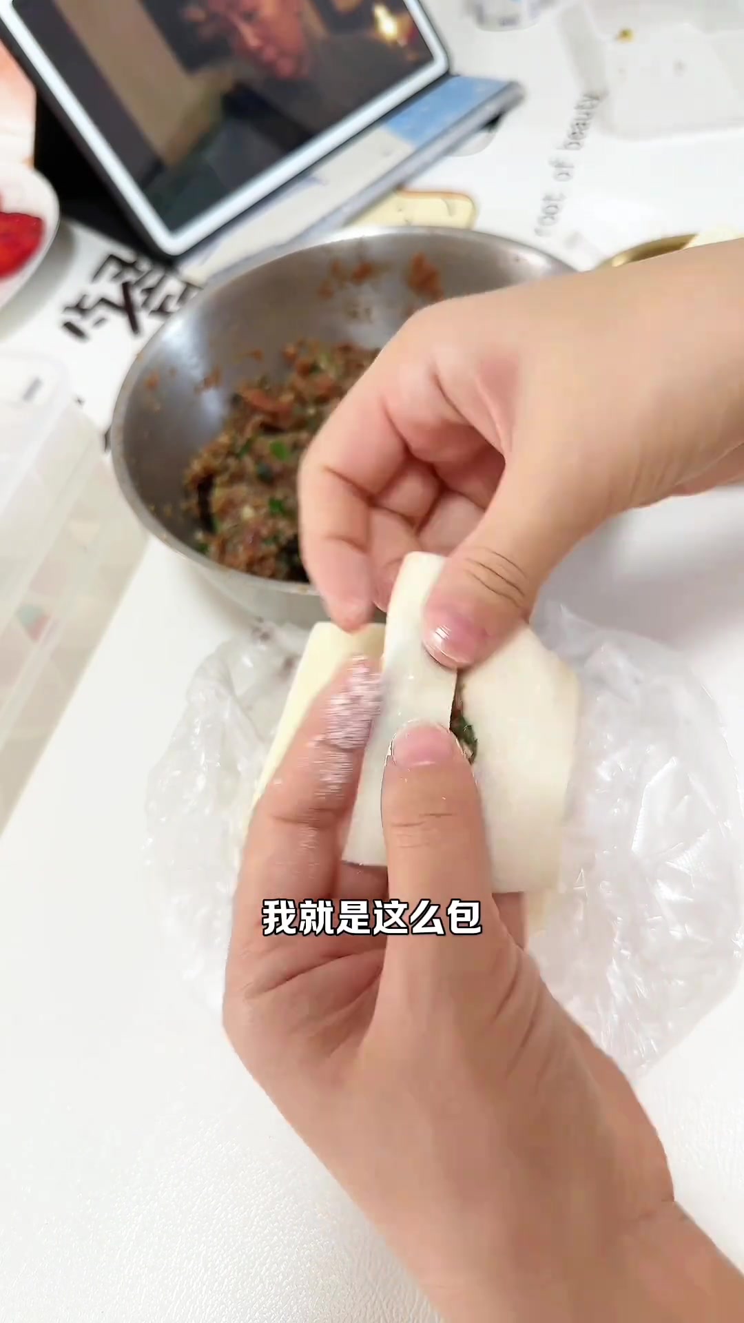 在家包100多个皮蛋鲜肉和虾仁玉米馄饨冻作早餐