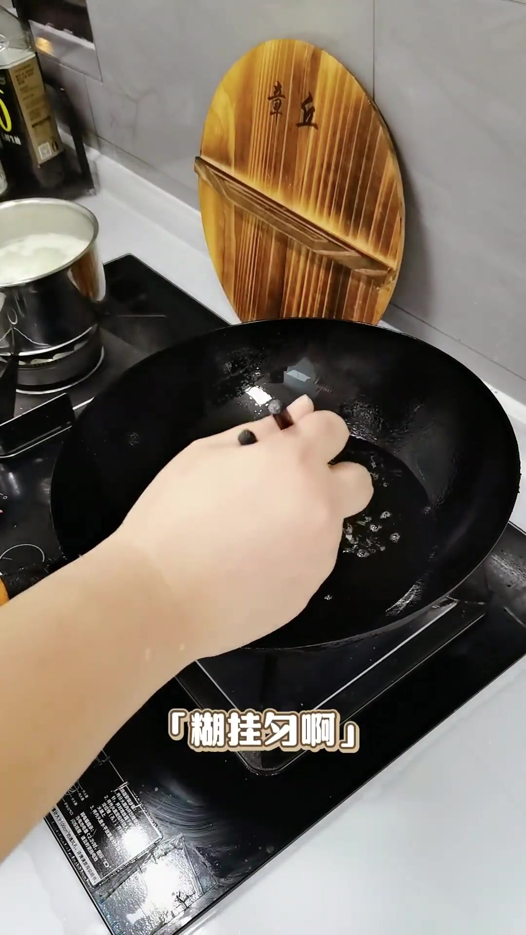 家庭版的宫保虾球，适合家里做，视频有点长，希望能帮到您