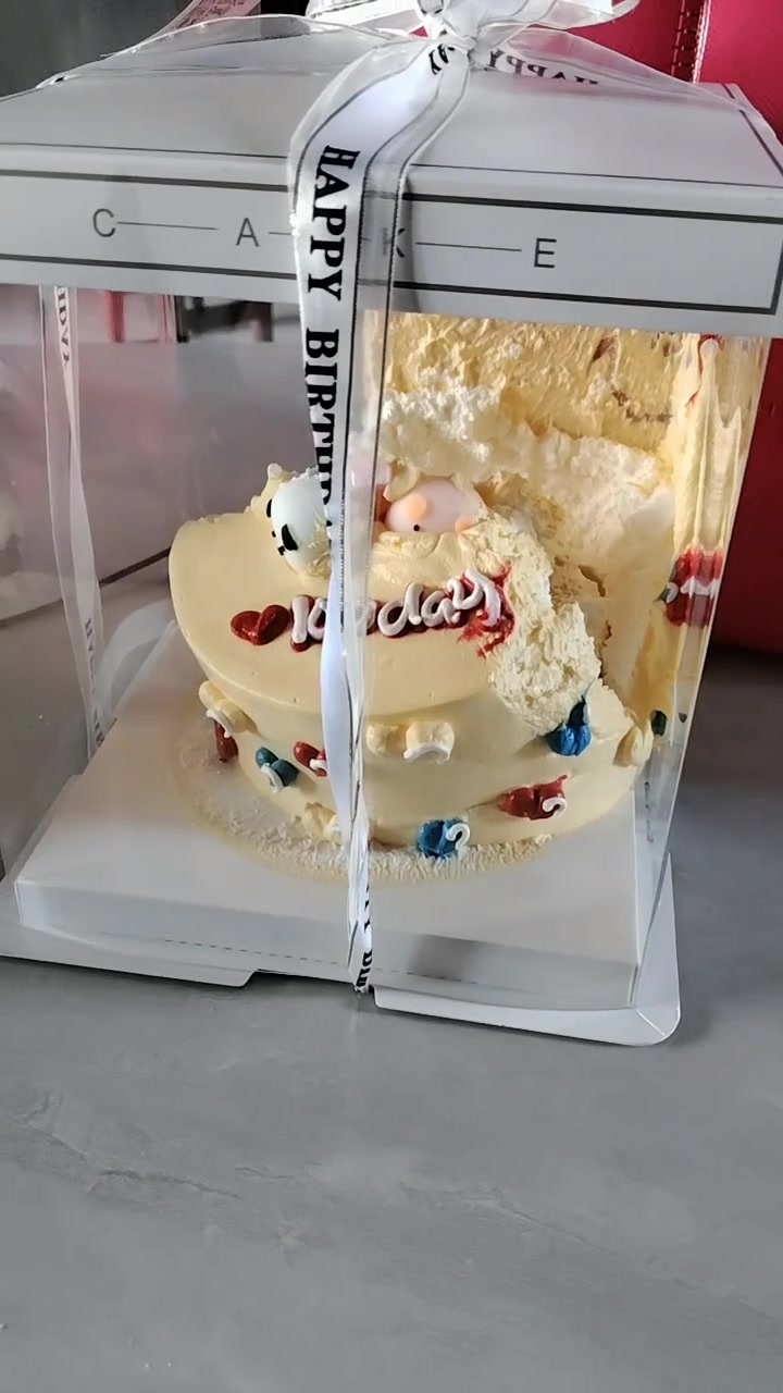 四周岁生日蛋糕开箱这情况是谁的责任?