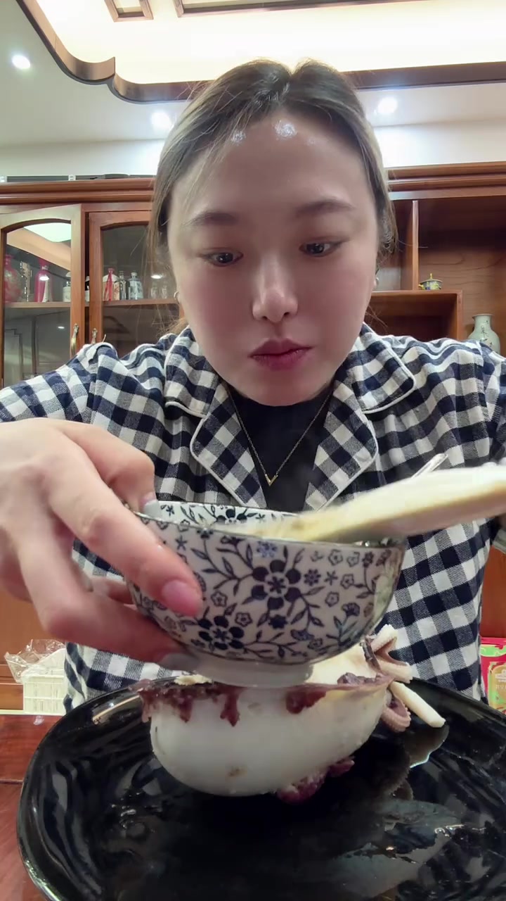 超大墨鱼呀.吃的太过瘾了吧