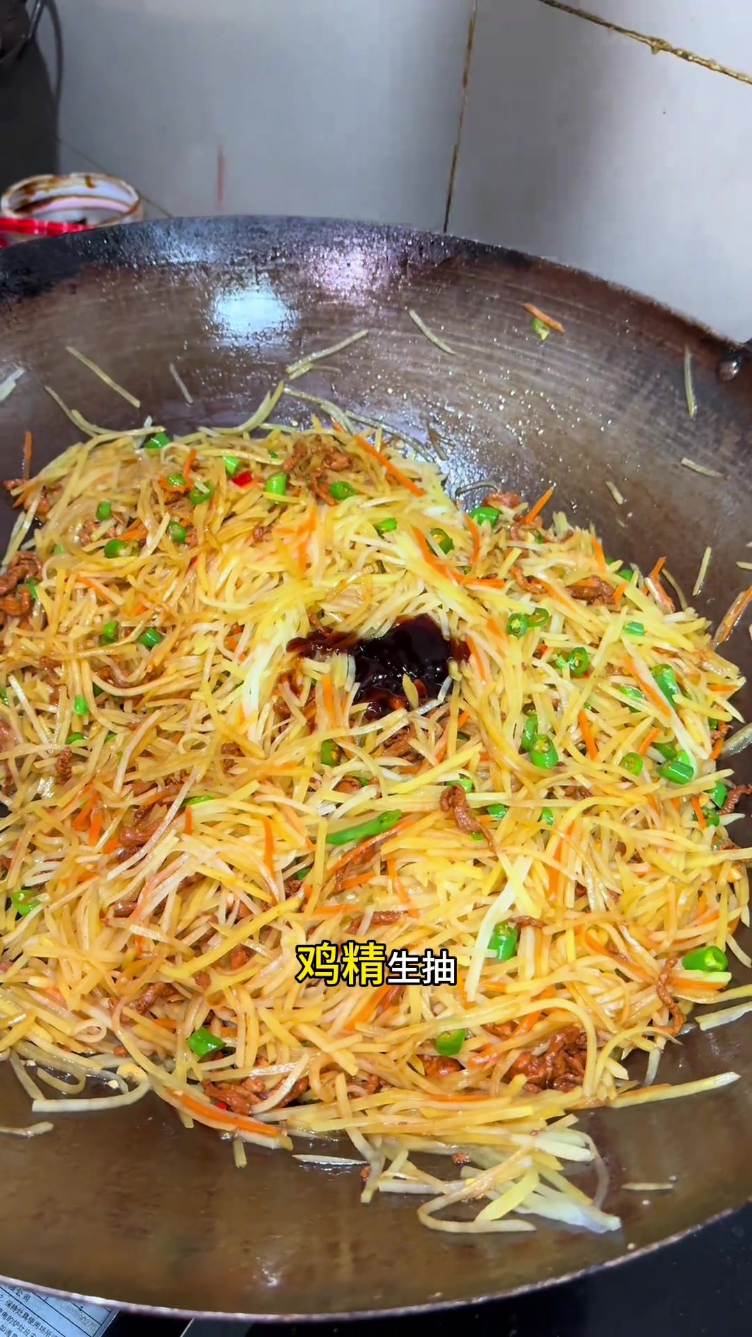 分享土豆丝炒肉做法,水开下捞,酸辣爽口超下饭!