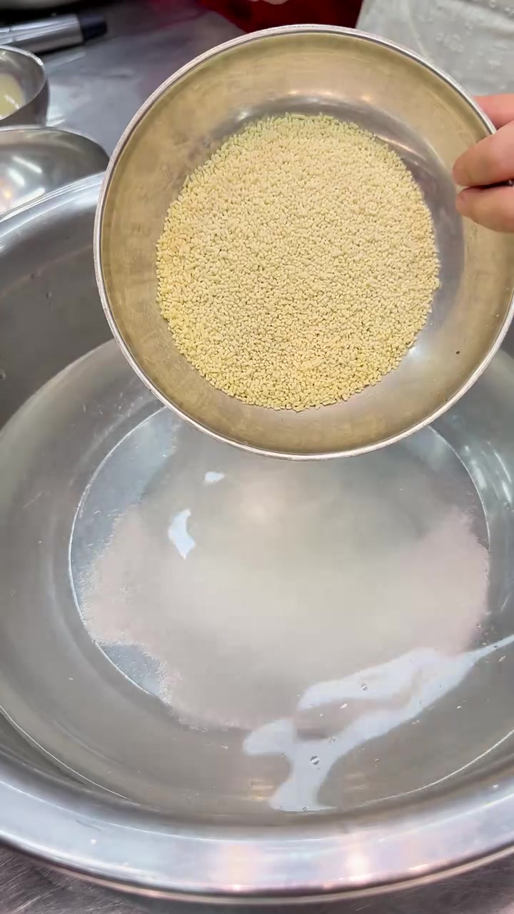 凉菜店排队的秘籍,一定离不了这盆味精水!
