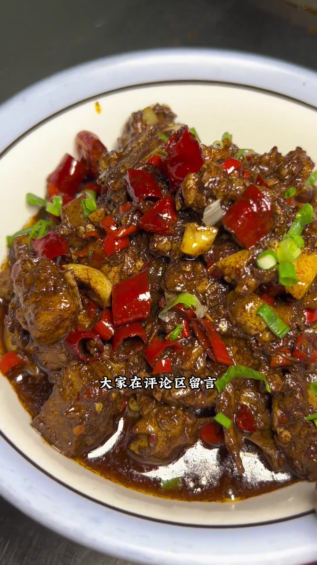 老颜血鸭卖12年，鸭香四溢，香辣入味