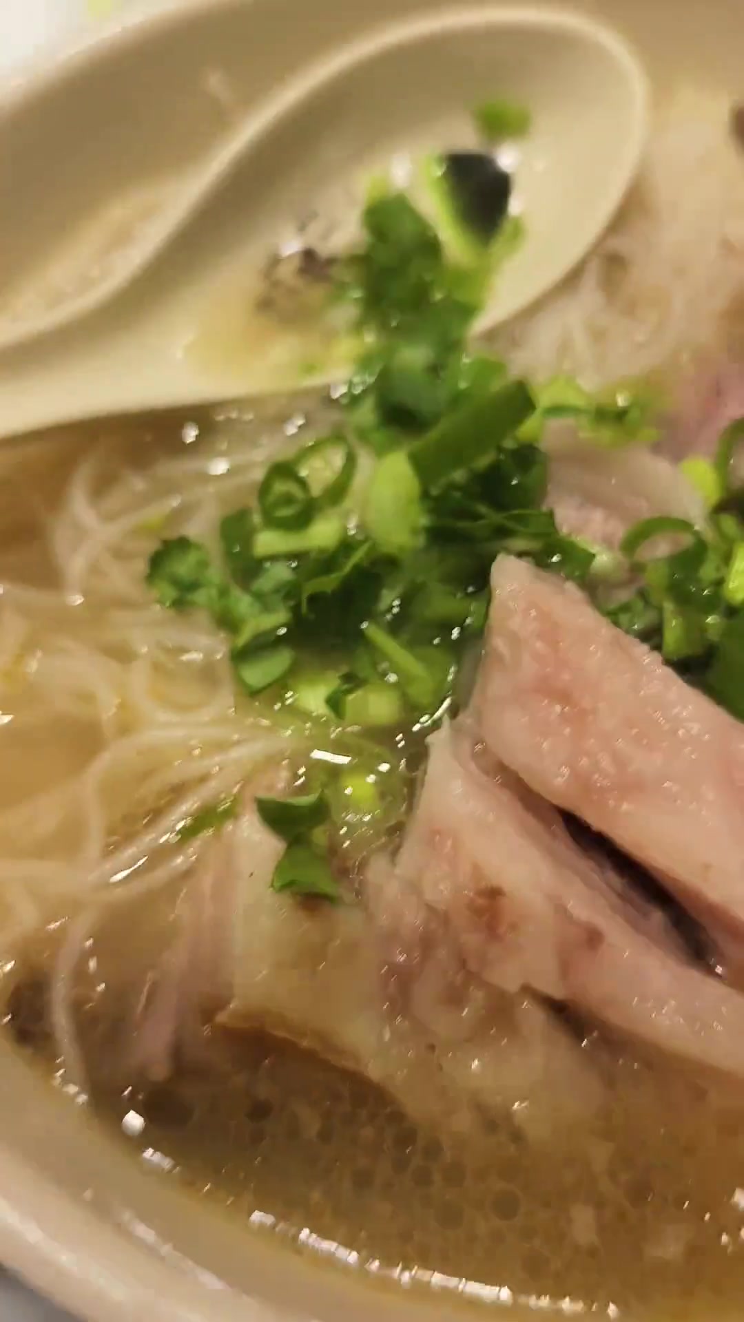 你觉得在香港吃一碗牛腩面要多少钱?