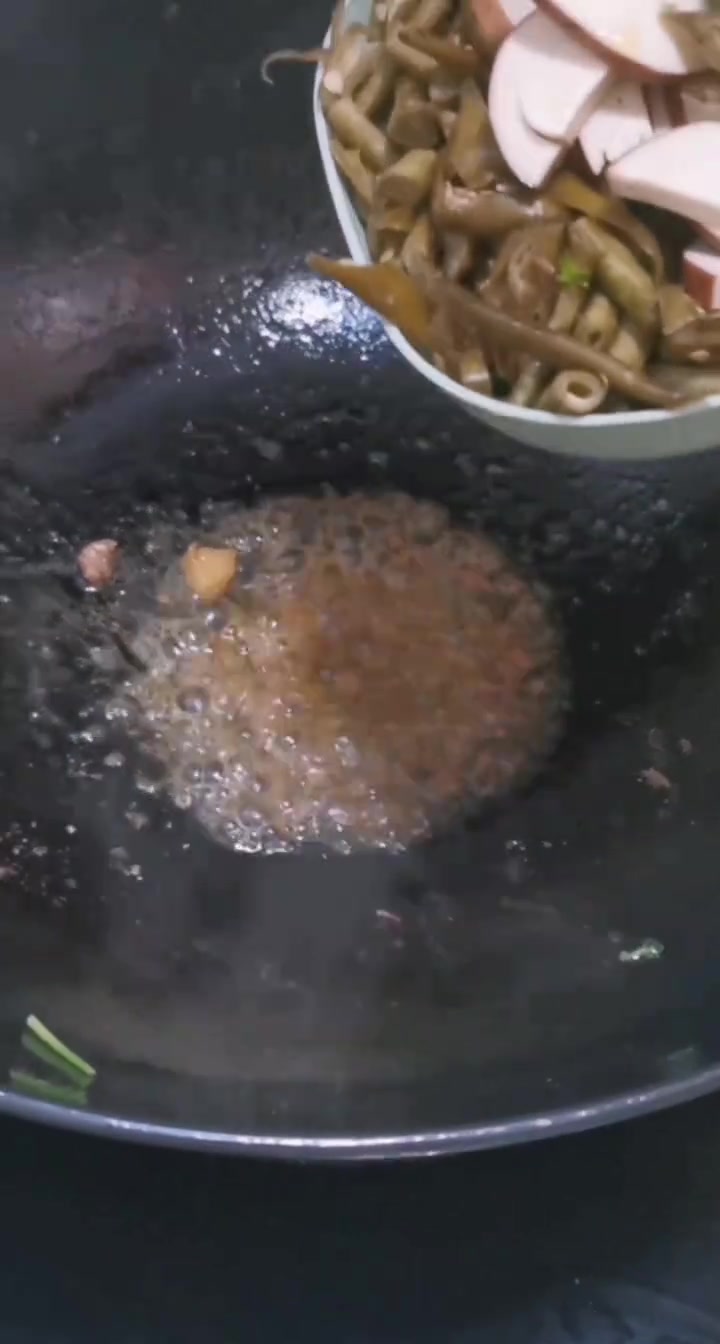 谁说夏天不能腌菜?酸辣豇豆炒牛肉条超下饭!