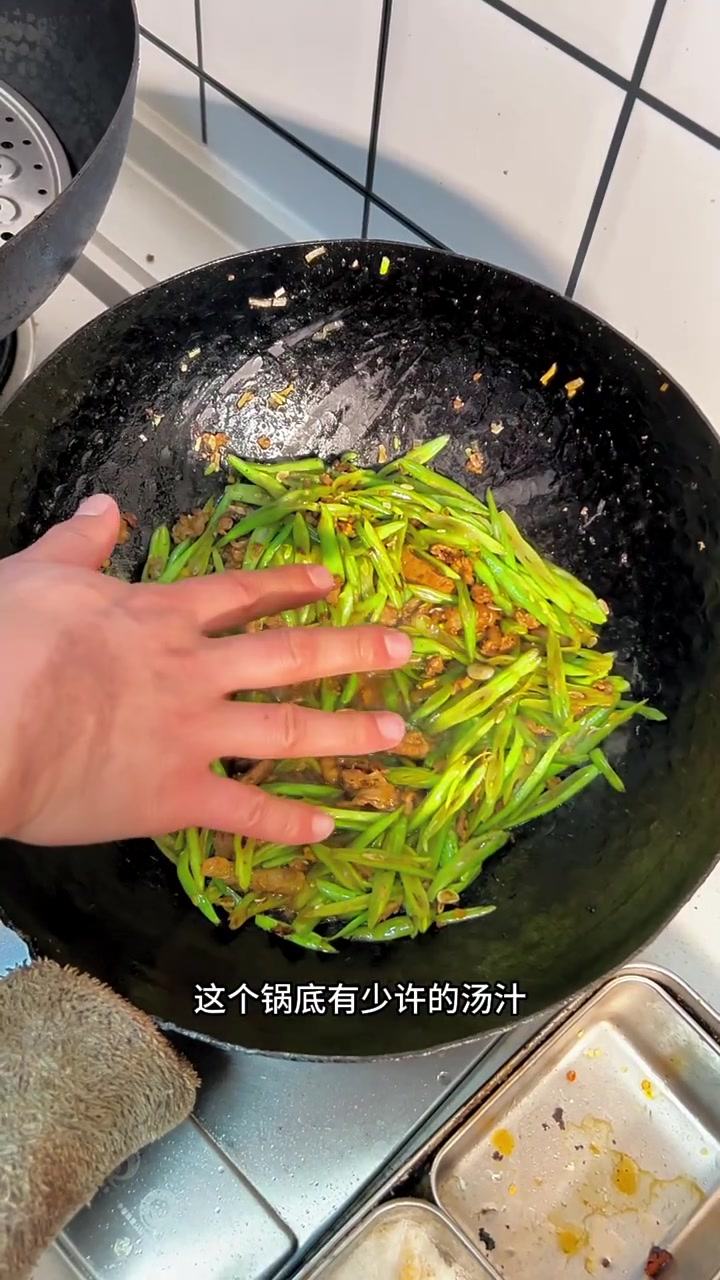 鸡蛋豆角牛肉焖饼家乡特色那叫一个地道