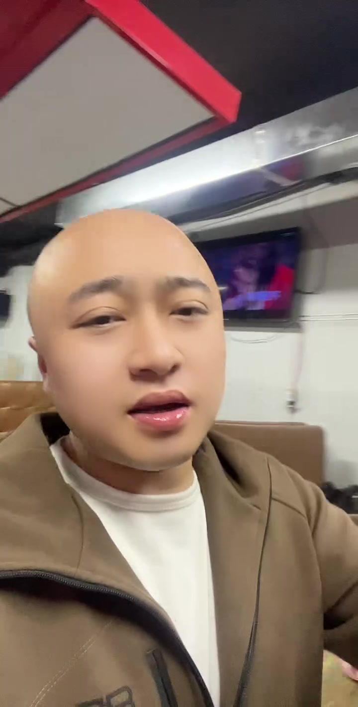 吃一半想起录视频烤肉店证件齐全不挂牌匾