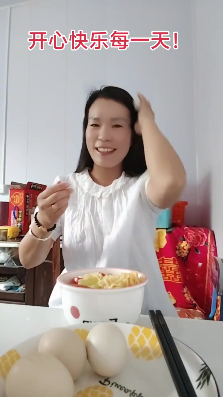 煮好炒生面炒鸡蛋祝自己生日快乐好运连连