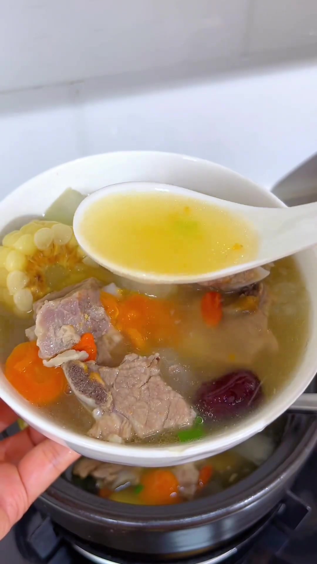 夏天必备冬瓜玉米排骨汤,做法简单营养足!