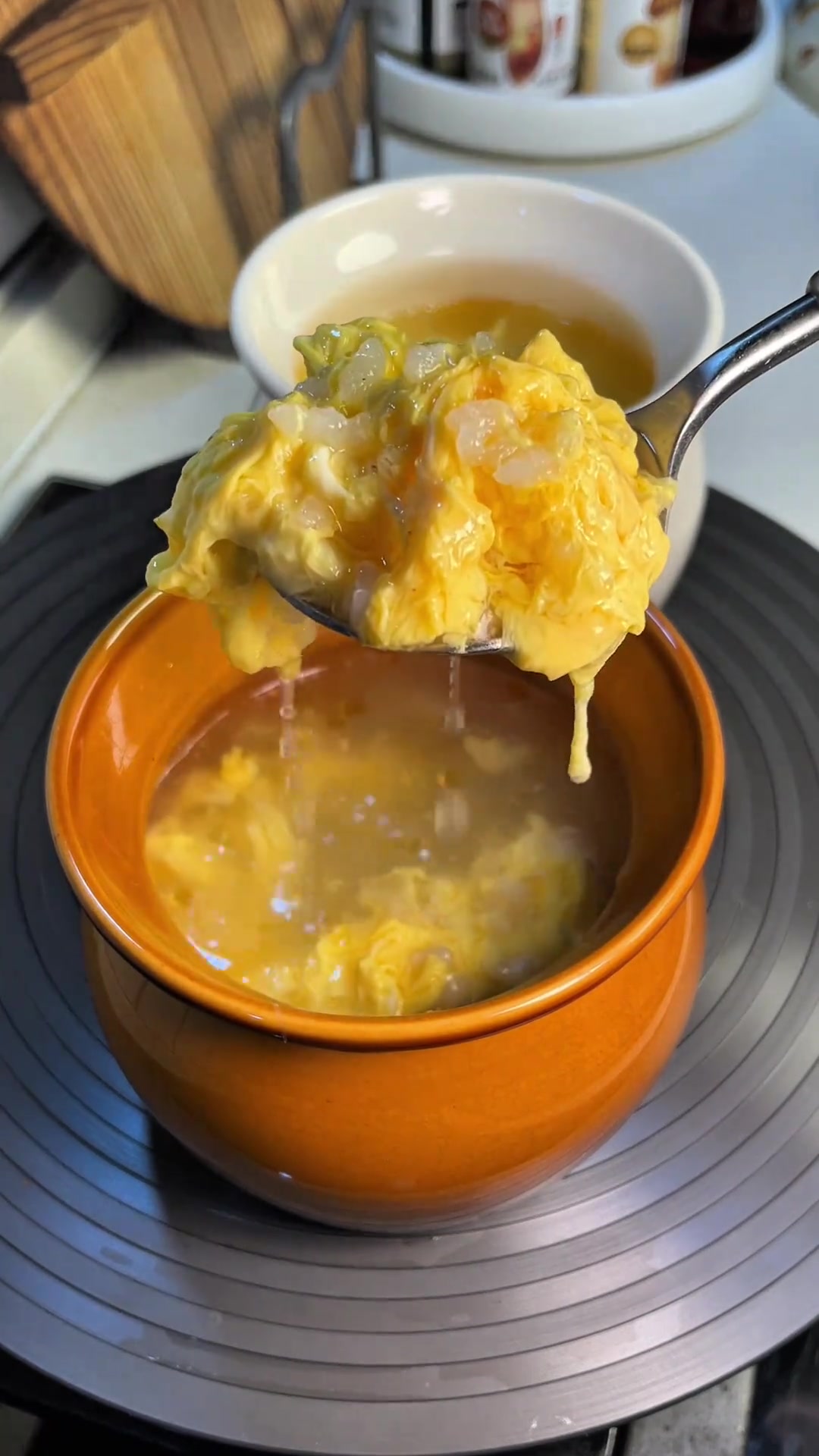 老一辈人的智慧低成本米汤冲鸡蛋真的是太好了!春天容易唇干喉咙干!每天早上来一罐引火下行、补