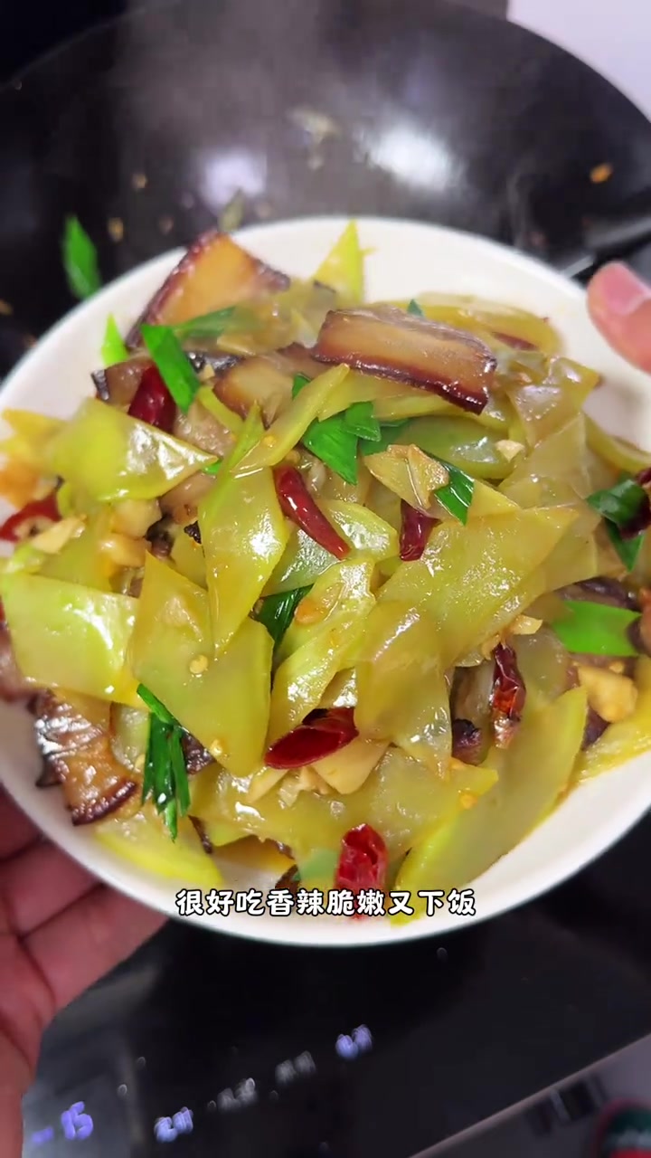 莴笋炒腊肉超好吃,香辣脆嫩超下饭