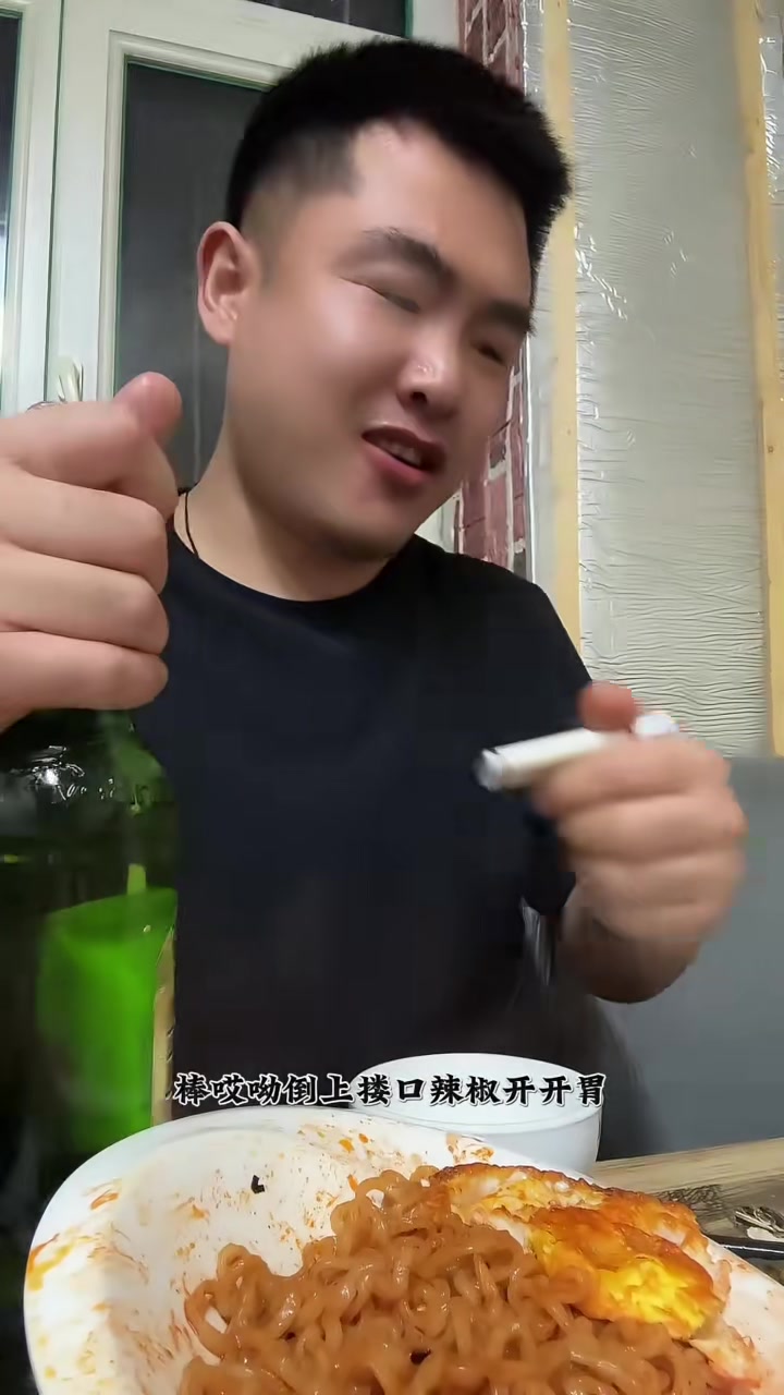 并肩子，整一口，火鸡面配大腰子，太过瘾了，带大家看最真实的屯里生活