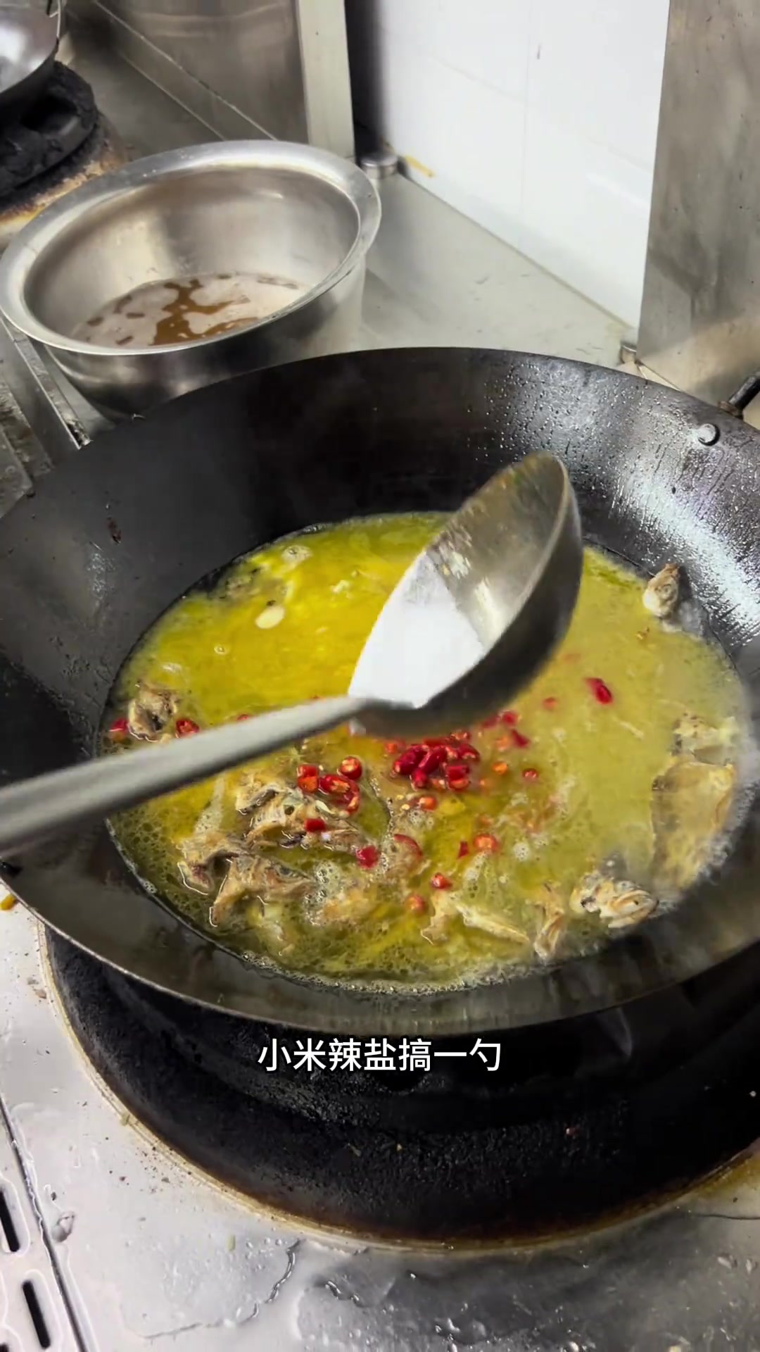 黄焖鳜鱼仔野货，就要这么吃，原汁原味！