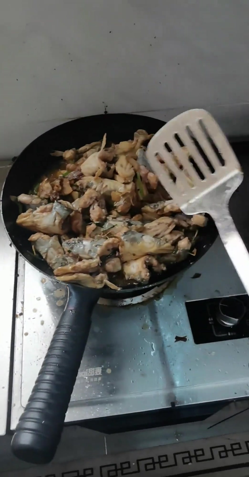 家常烧鳗鳞鱼鱼头