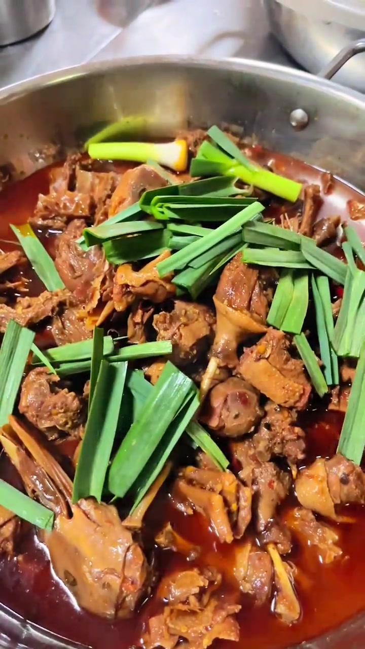 黄焖老鸭子,精选散养老鸭,皮香肉嫩,嚼劲十足!