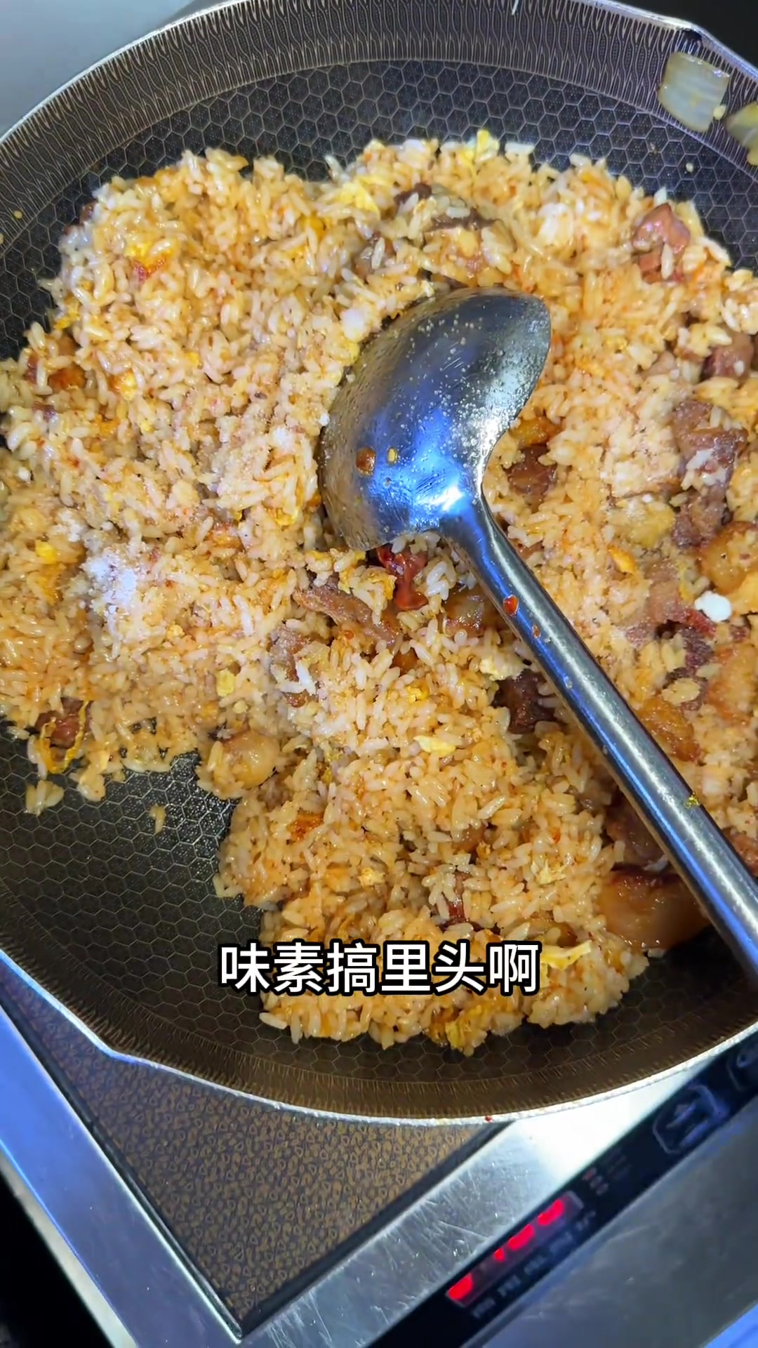 两人吃串点多了?看我用剩串炒饭,手艺绝了!