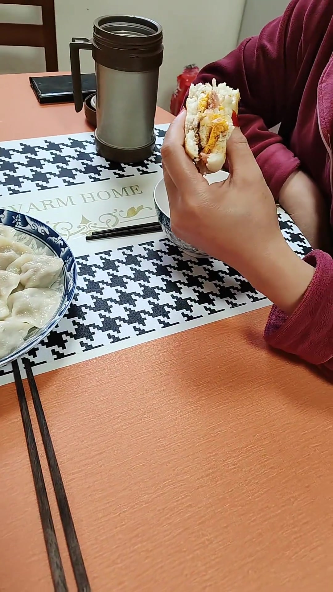今天的早点吃清真速冻牛肉馅饺子一屉