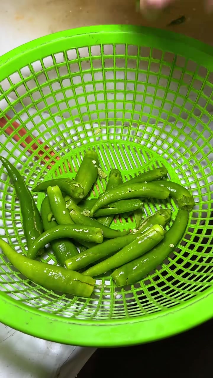 婆婆的香辣猪蹄真的香迷糊了,还有辣椒炒土豆和芦笋炒牛肉