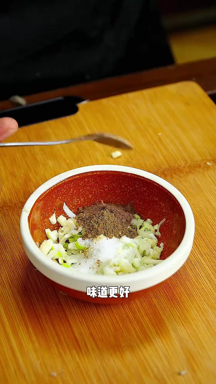 今天来一道蘑菇炒油菜,不会做的家人们快来学学吧