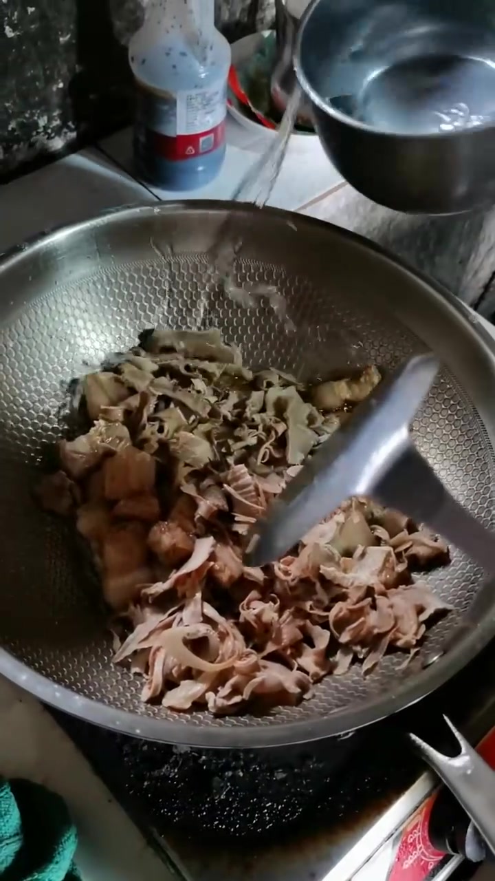 笋干炖肉,烧的不好,请多见谅,相信你们烧的会比我好