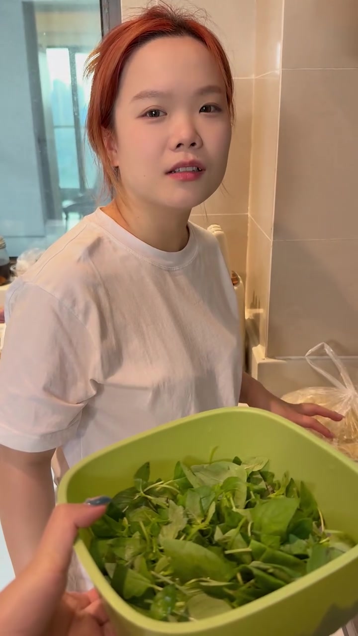 到底是谁爱吃荆芥，南北差异引发热议，独特风味受关注