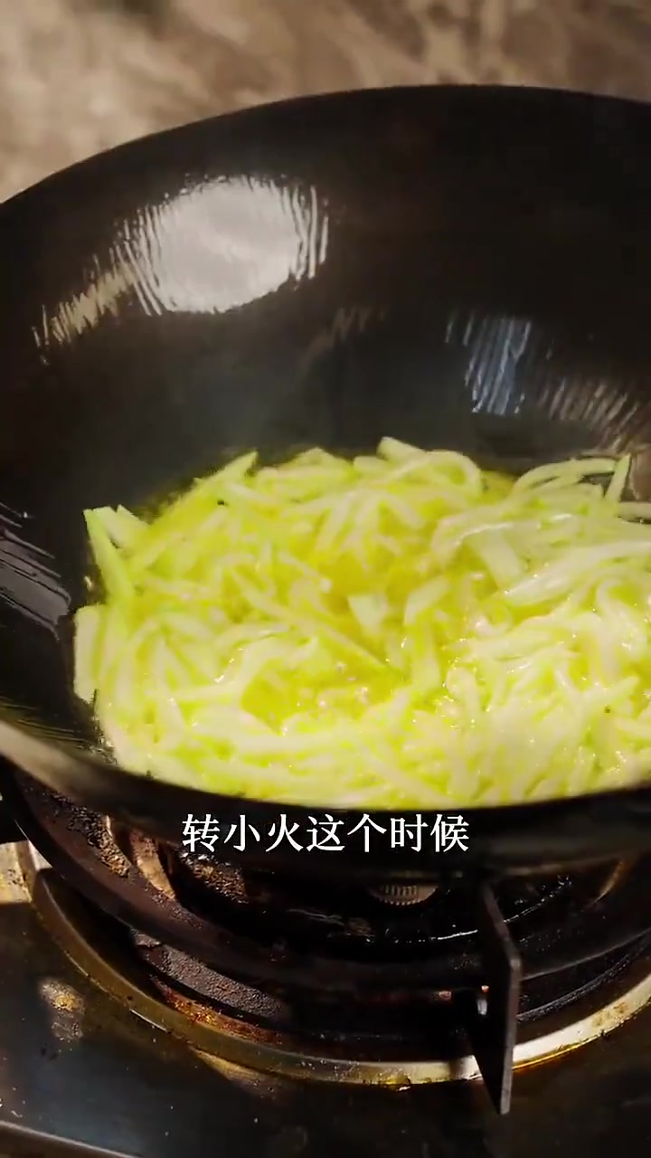 夏季家常菜推荐：土鸡蛋炒葫芦，简单又下饭