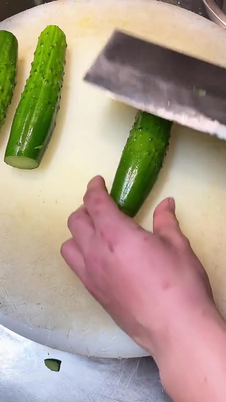 烧烤届里最有灵魂的凉菜,黄瓜花生米!